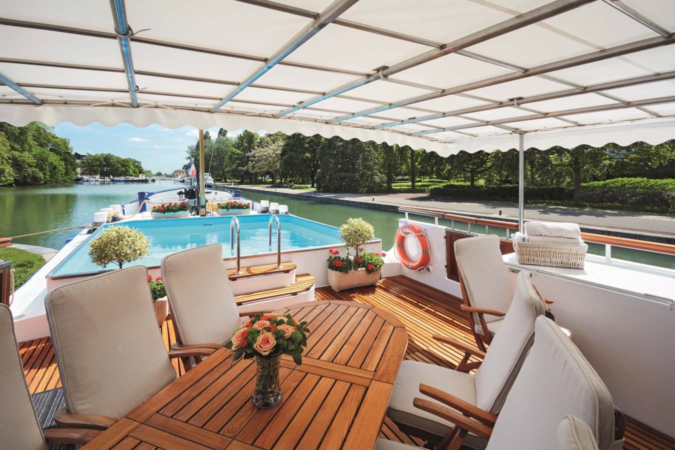 Amaryllis deck and pool - Belmond Afloat in France 