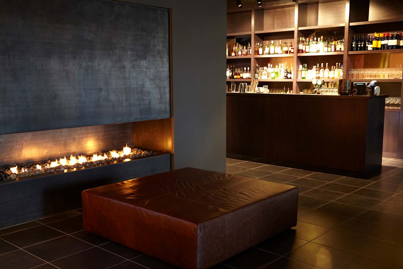 Bar and fireplace - Hotel Alda