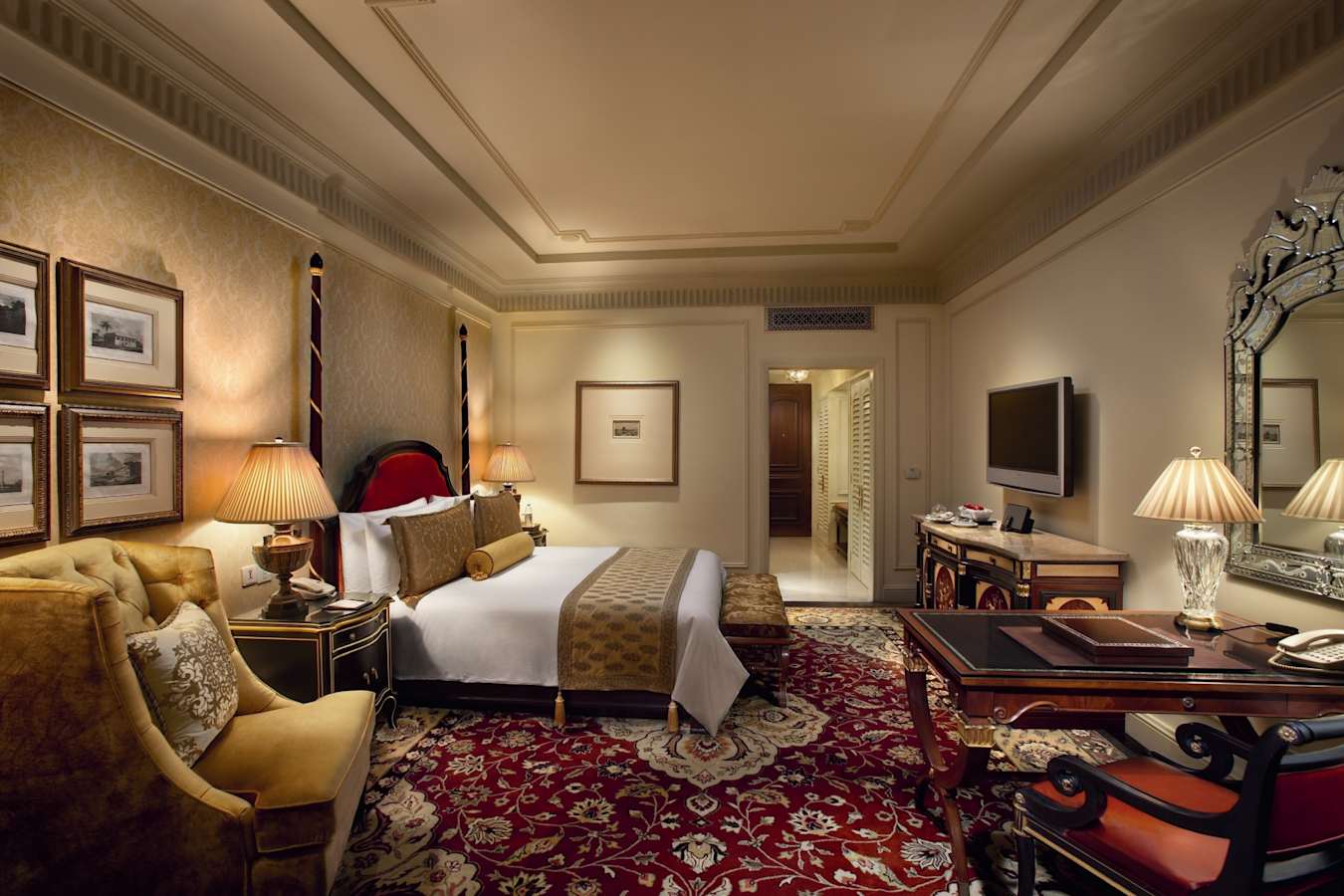 Bedroom - The Leela Palace New Delhi