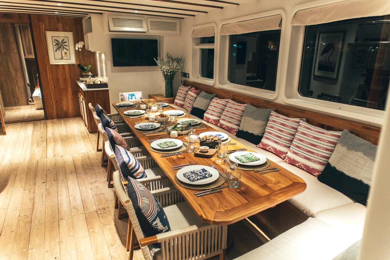 Interior Dining - Rascal Luxury Yacht 