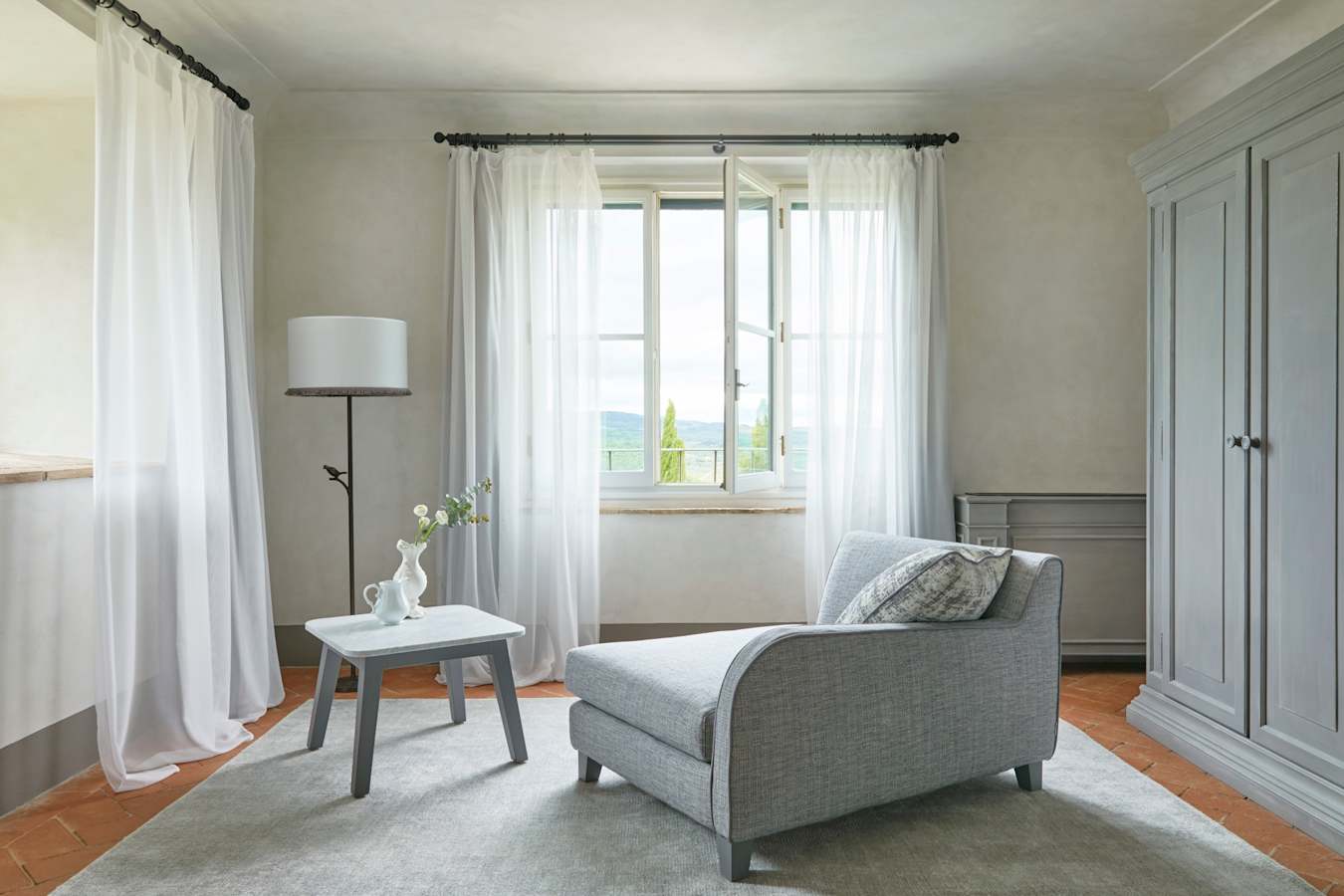 COMO Suite Living Room 