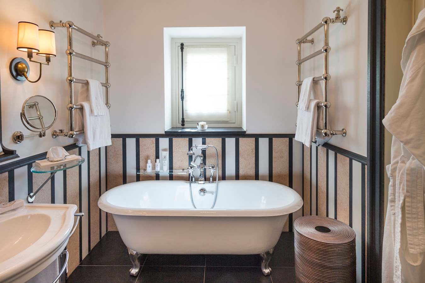 Roman Suite Bathroom 