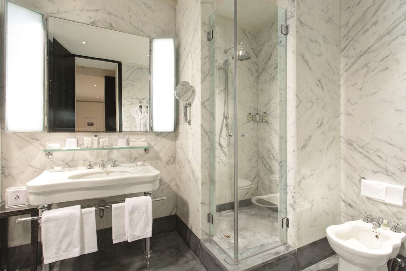 Bathroom - Portrait Roma