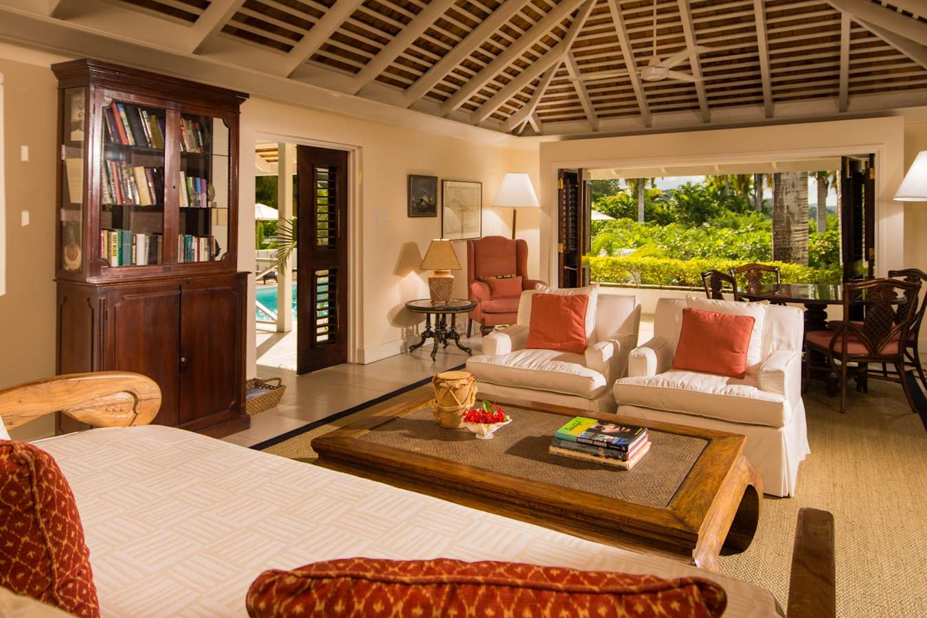 4 Bedroom Deluxe Villa with Pool - Round Hill