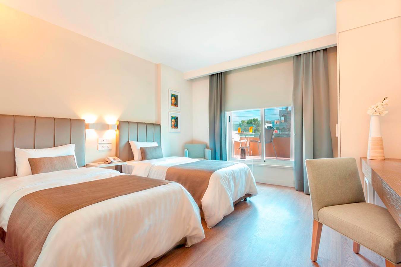 Twin Executive Room with Terrace - Al Qasr Metropole