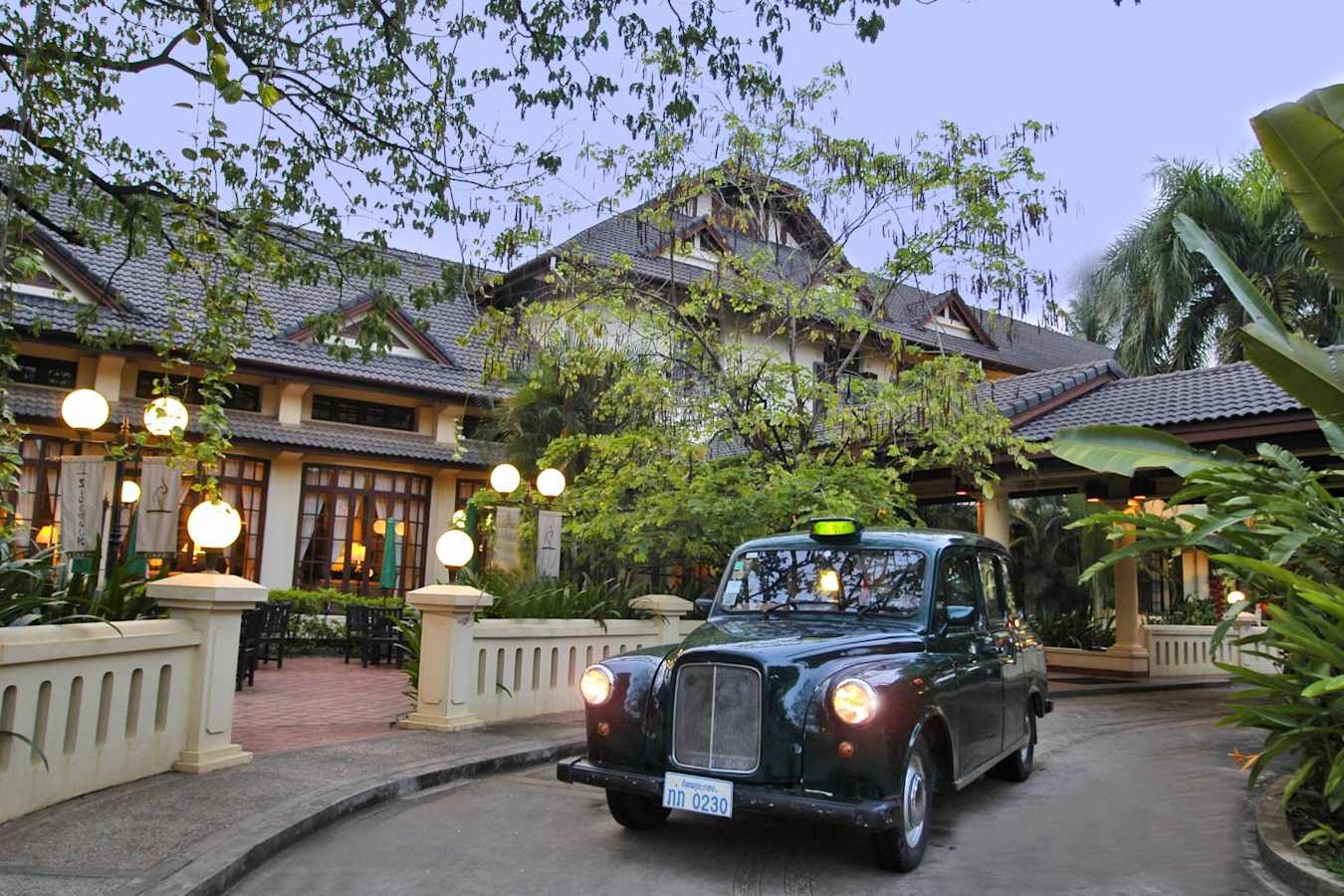 London taxi for sightseeing - Settha Palace Hotel