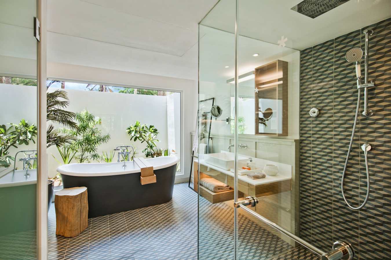 Junior Suite Bathroom 