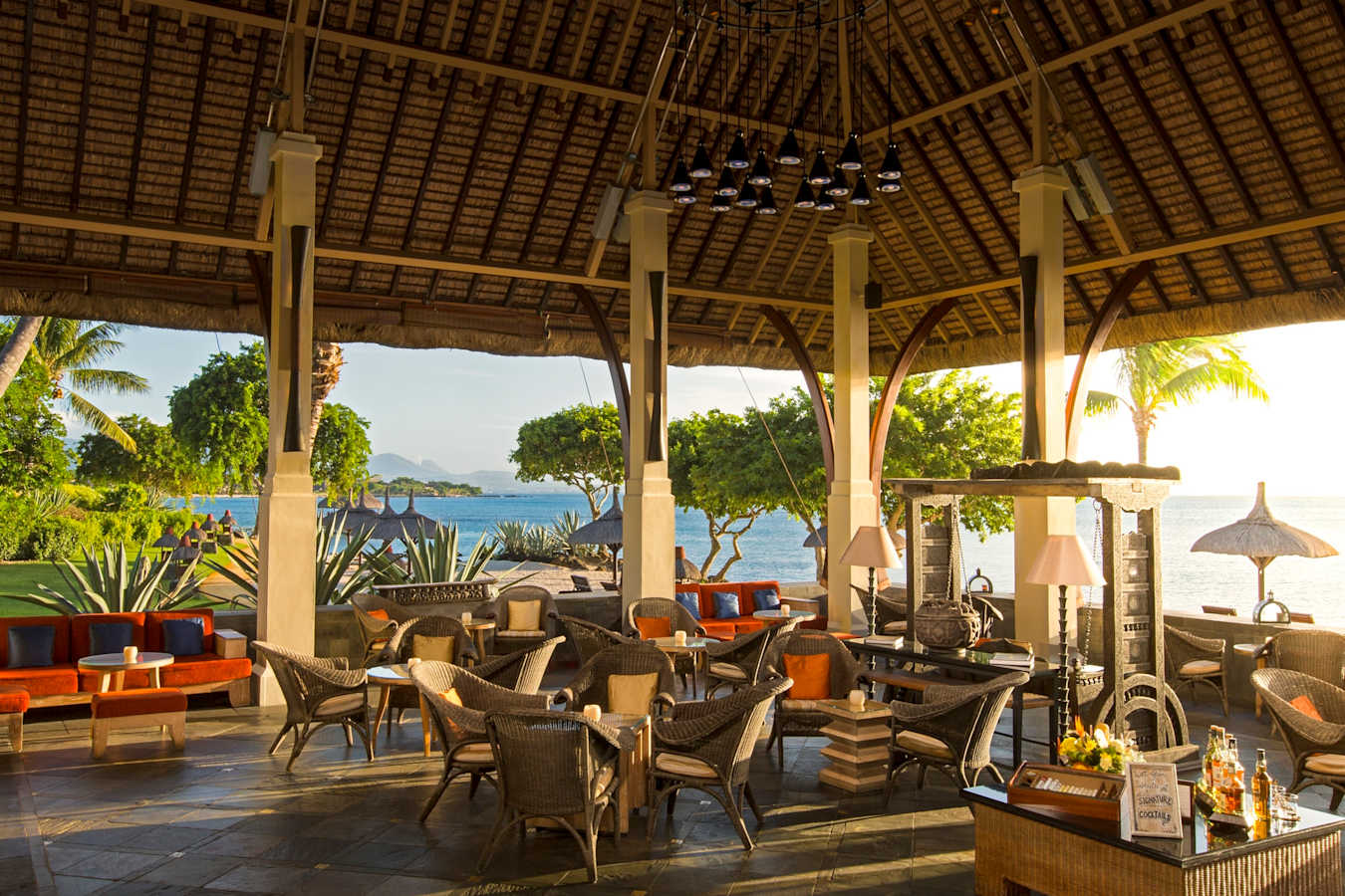 Main Bar - The Oberoi Mauritius