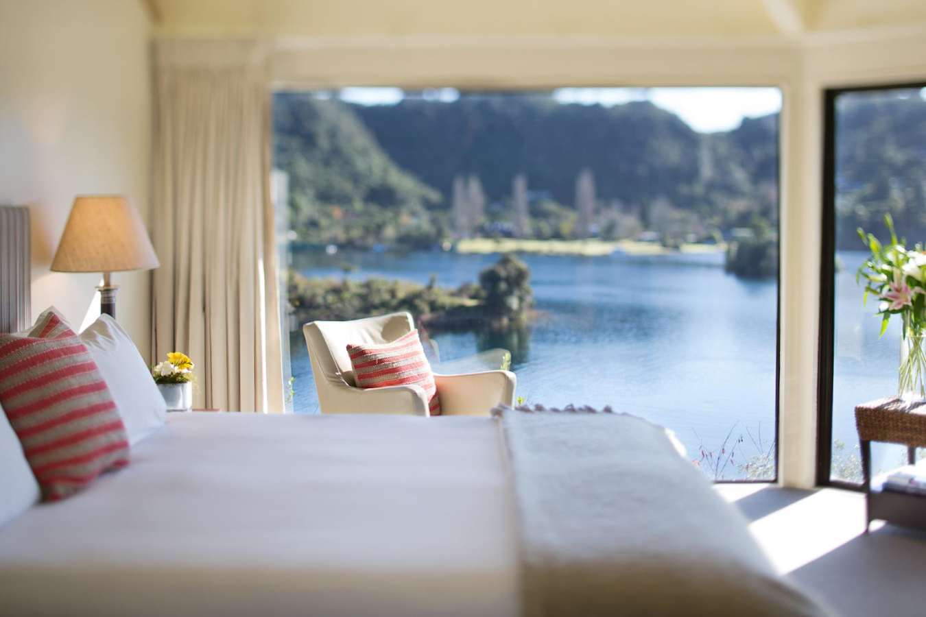 Executive Suite Lagoon View - Solitaire Lodge