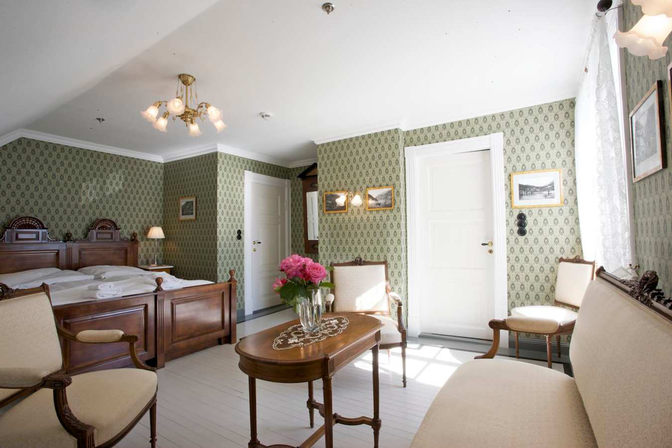 Bedroom - Walaker Hotel