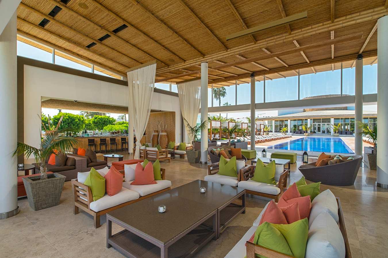 Lounge and pool - Hotel Paracas, A Luxury Collection Resort