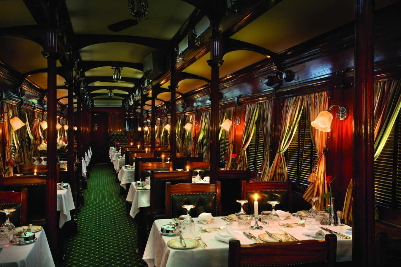 Dining car aboard the Rovos Rail 