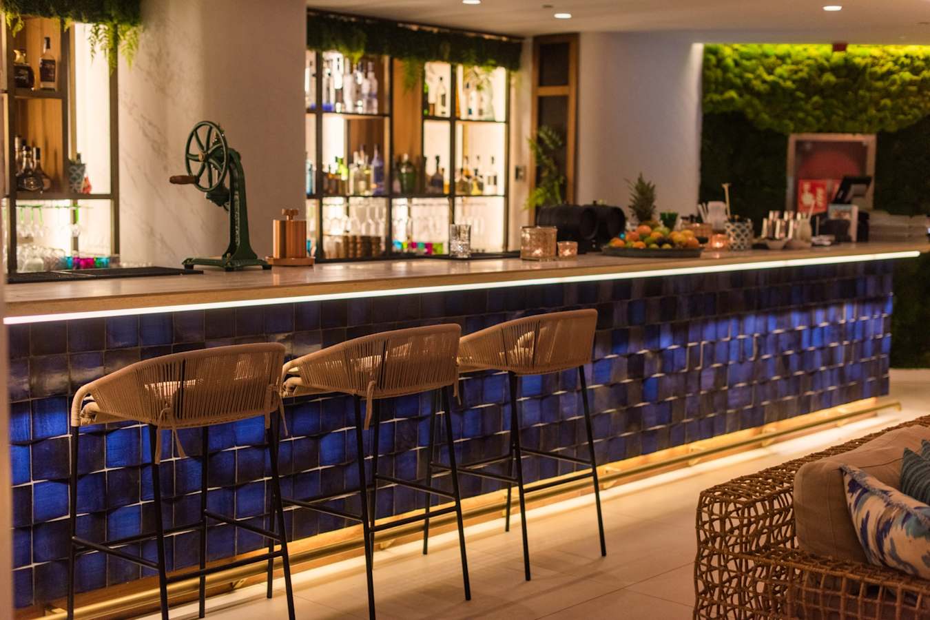 Lounge Bar  