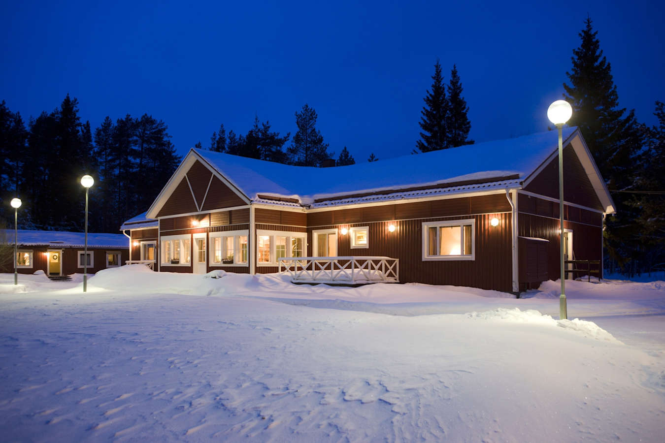 Exterior - Pine Bay Lodge