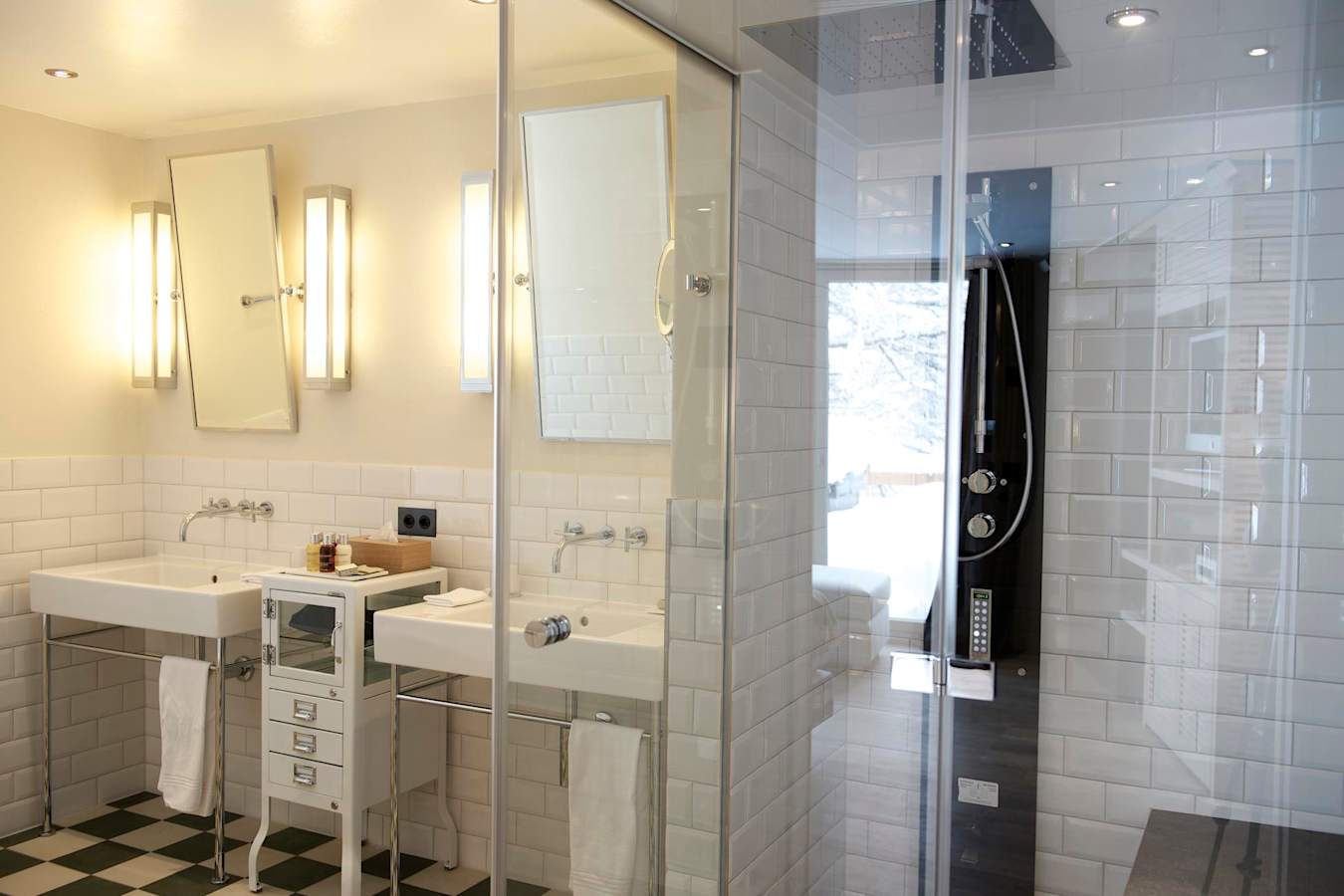 Signature spa suite bathroom - Cervo Mountain Resort Summer