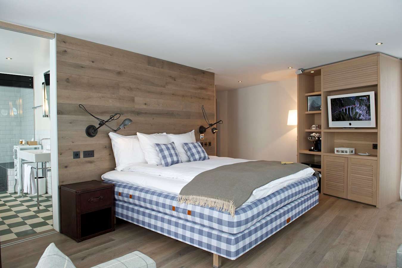 Spa suite bedroom - Cervo Mountain Resort Summer