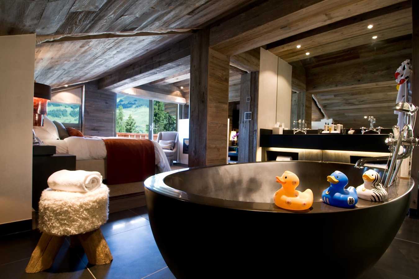 Master suite bathroom - The Lodge Verbier