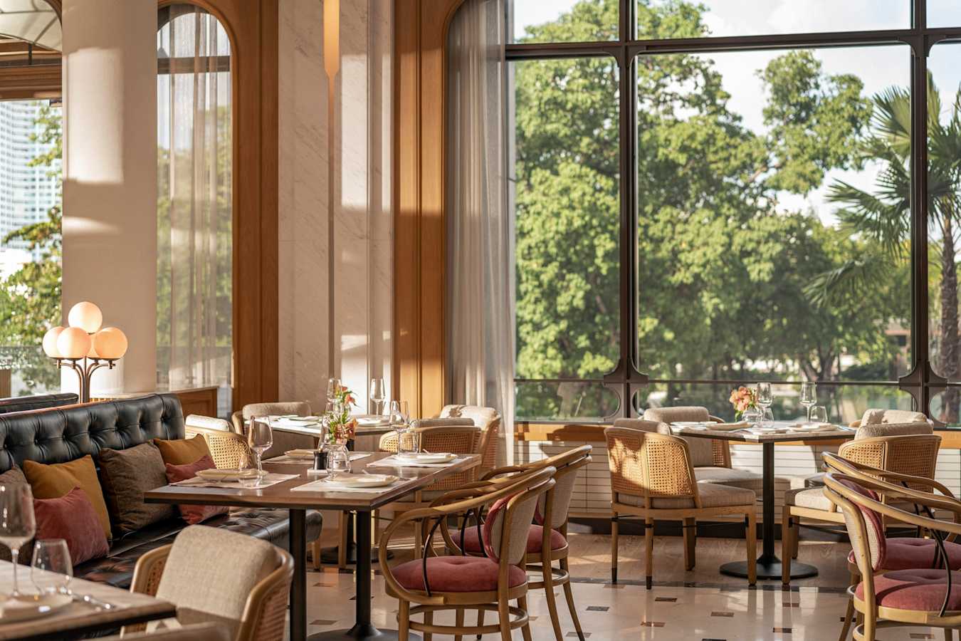 Casual Dining - Four Seasons Hotel Bangkok 
