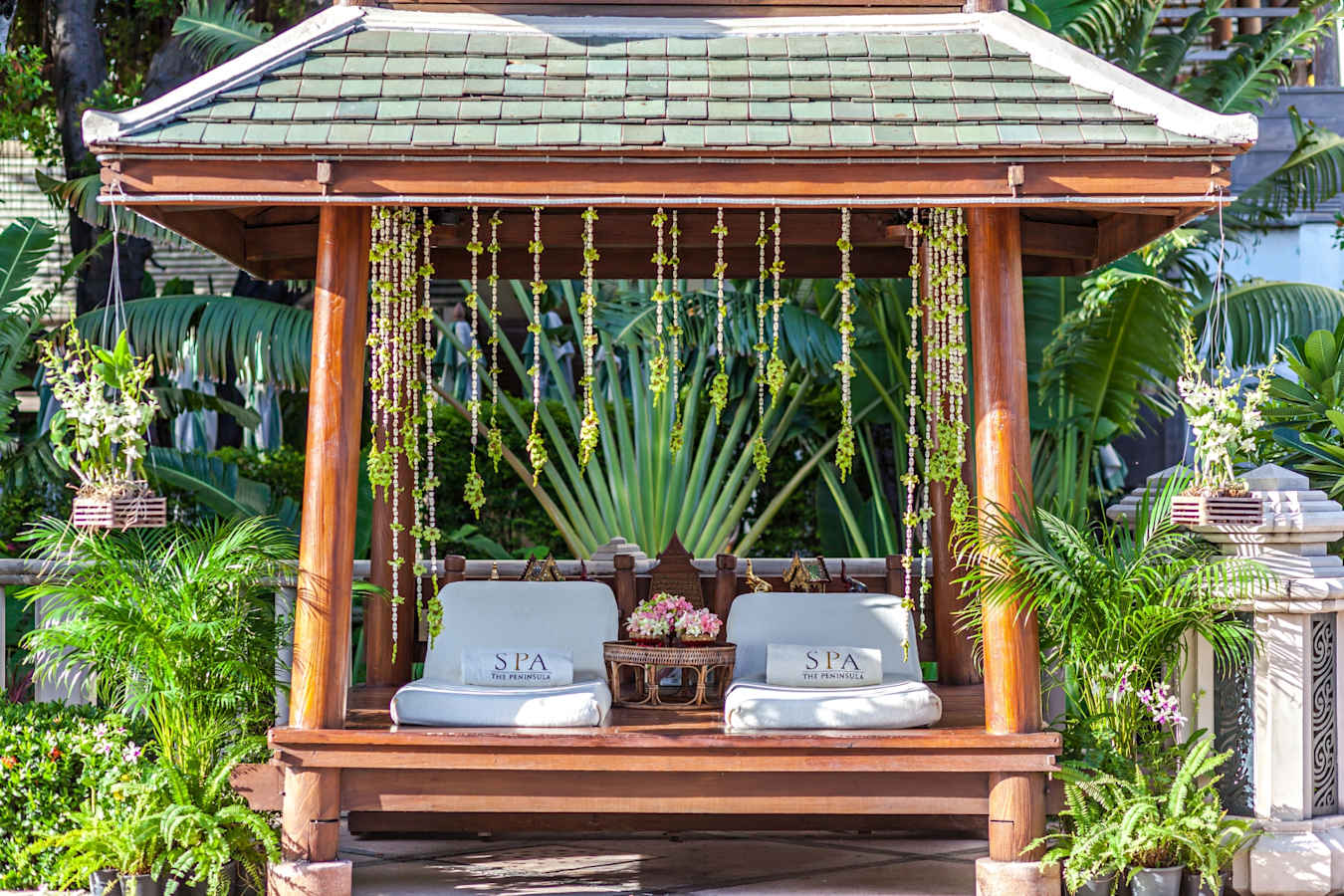 Sun loungers - Peninsula Bangkok
