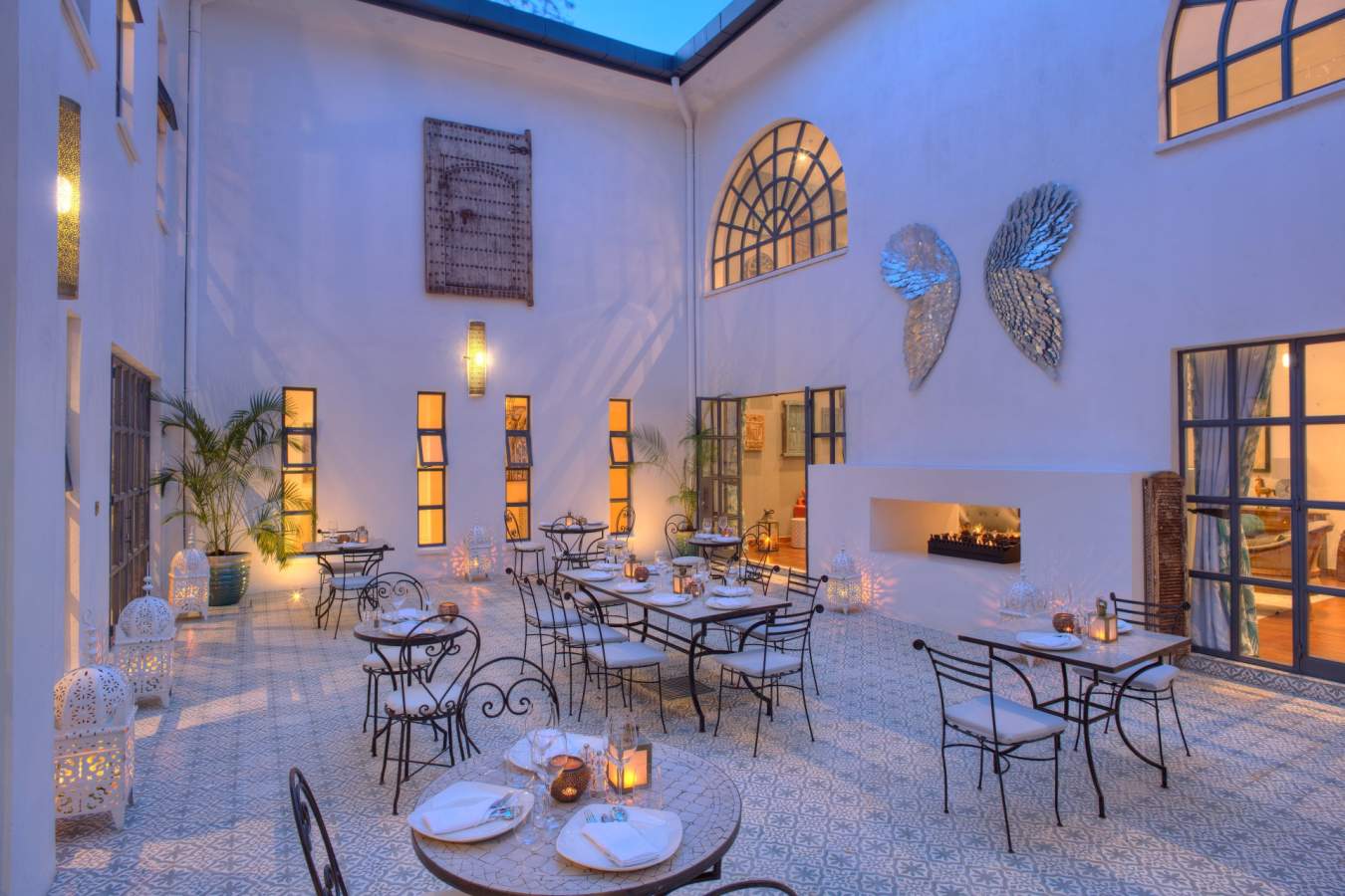 Latitude 0 dining outside 