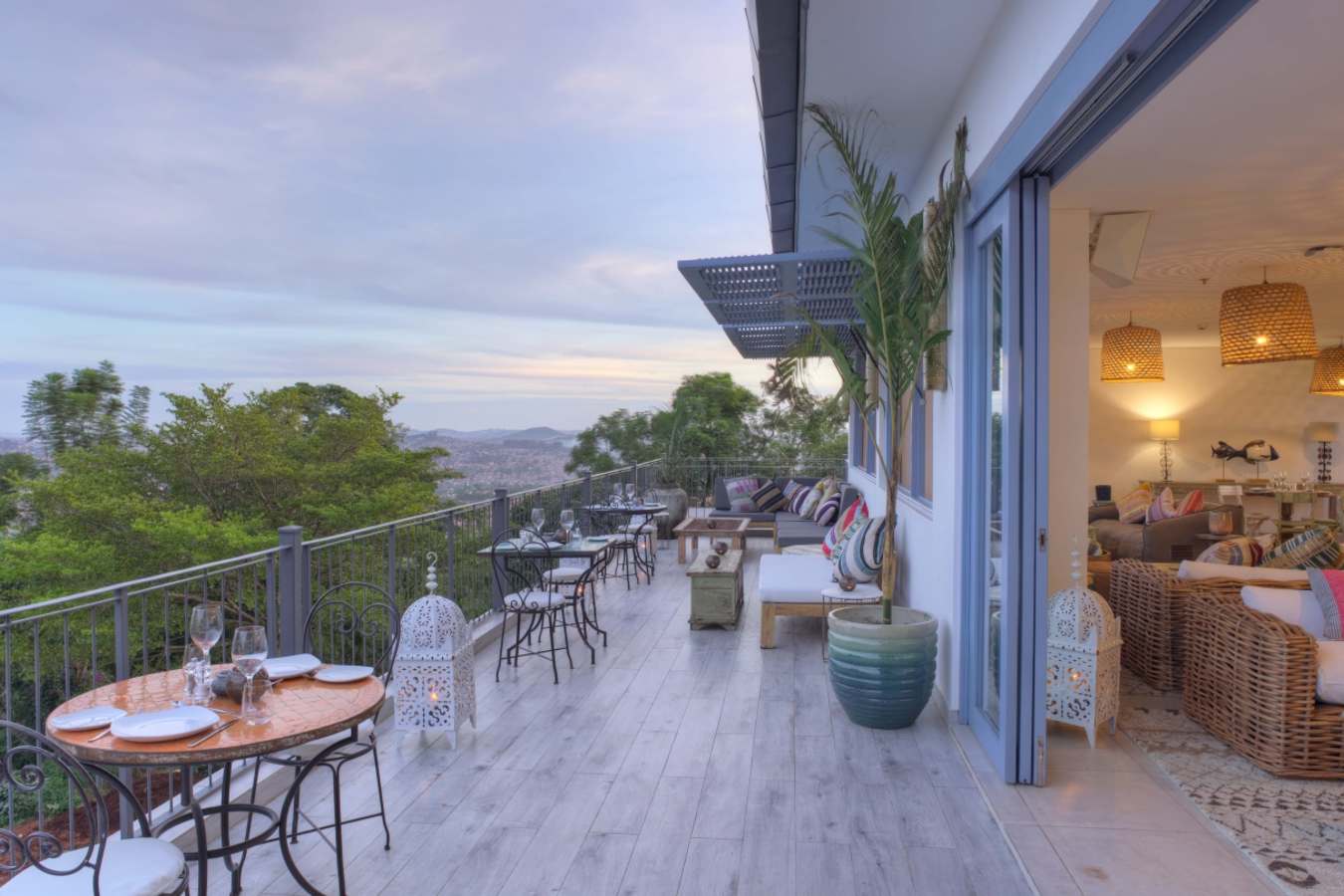 Latitude 0 Rooftop Deck 