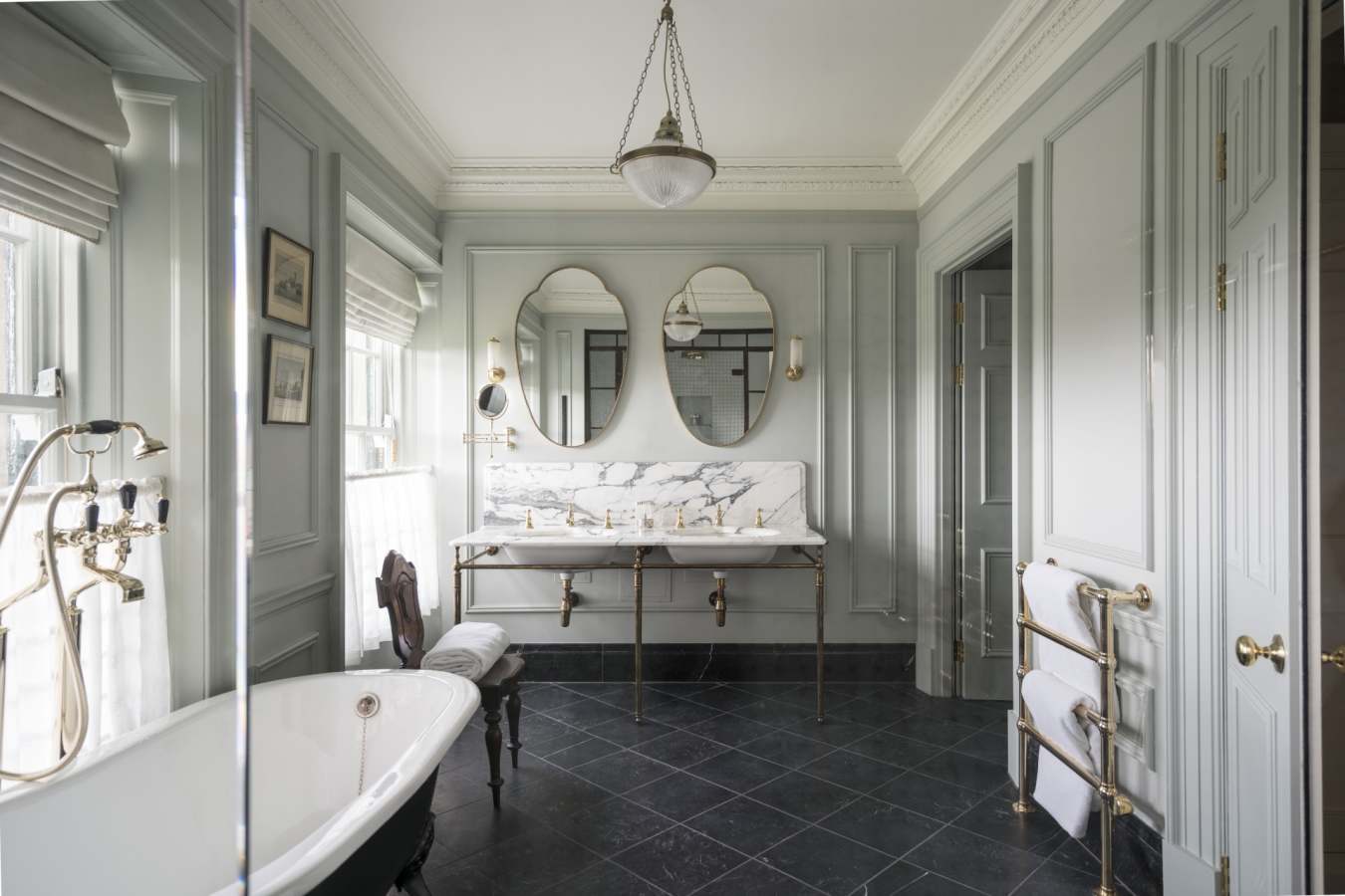 Suite bathroom 
