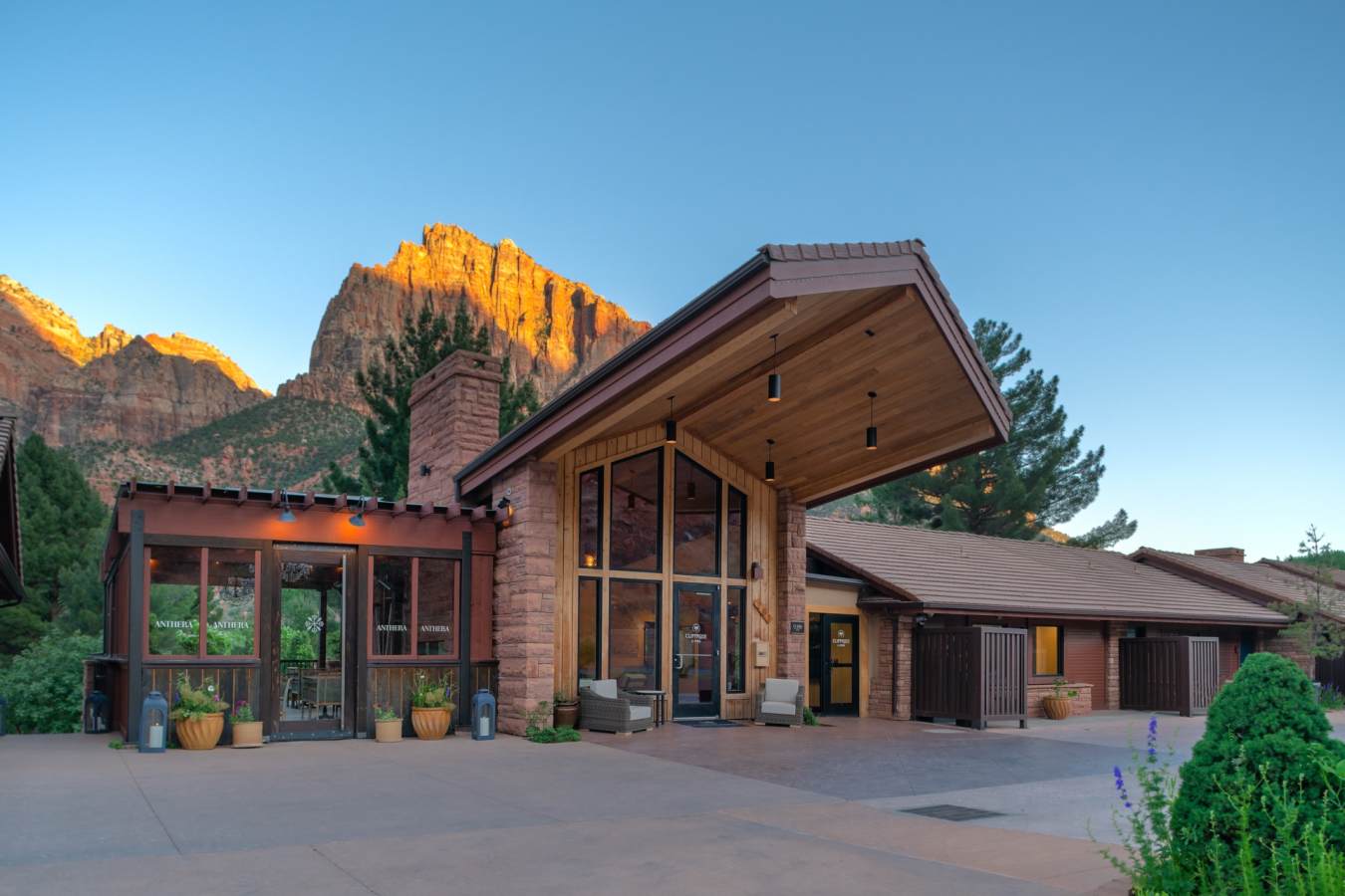 Hotel Exterior - Cliffrose Lodge 