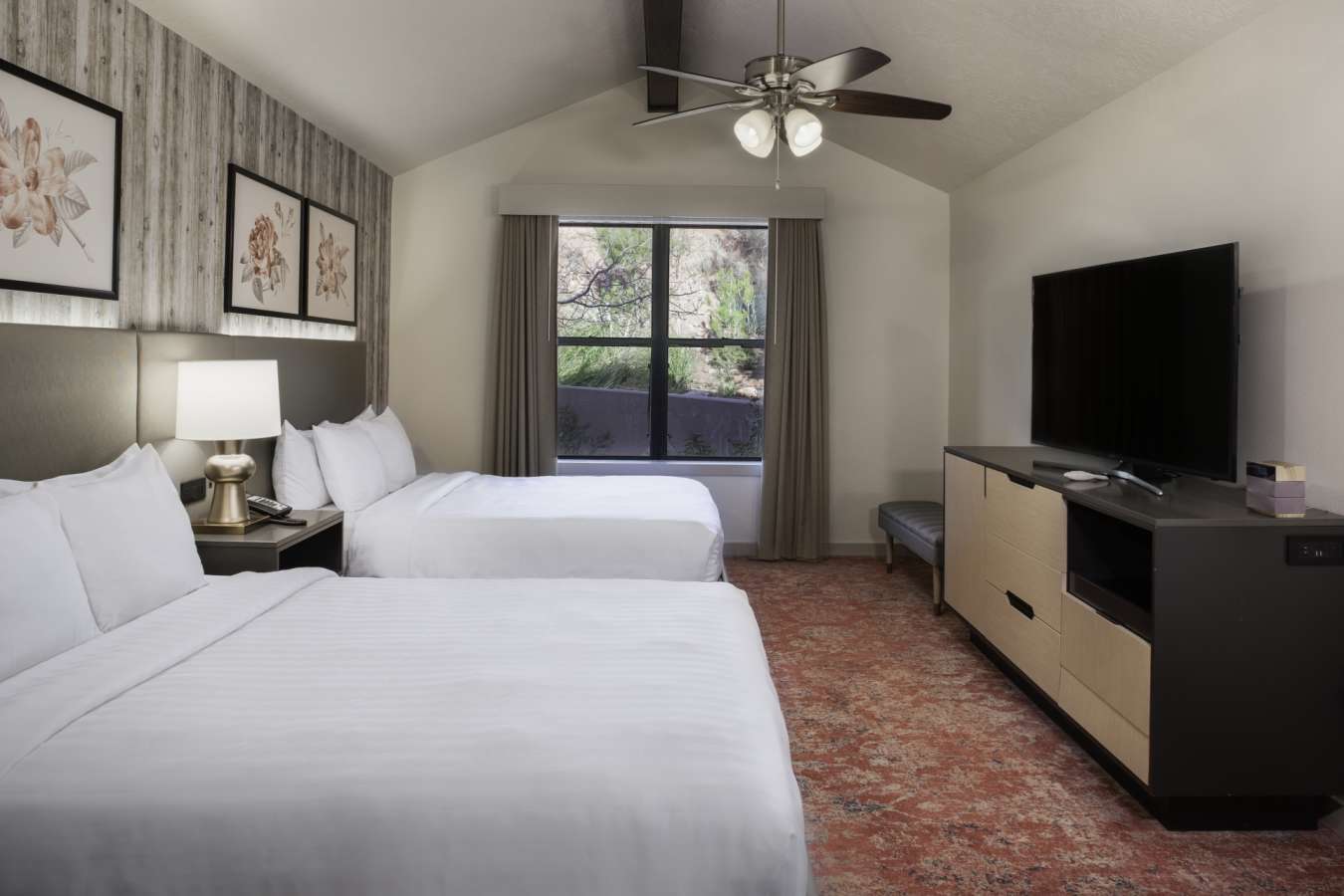 Double Queen Bedroom - Cliffrose Lodge 