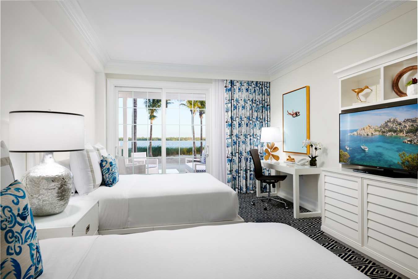 Oceanfront Queen Guest Room 
