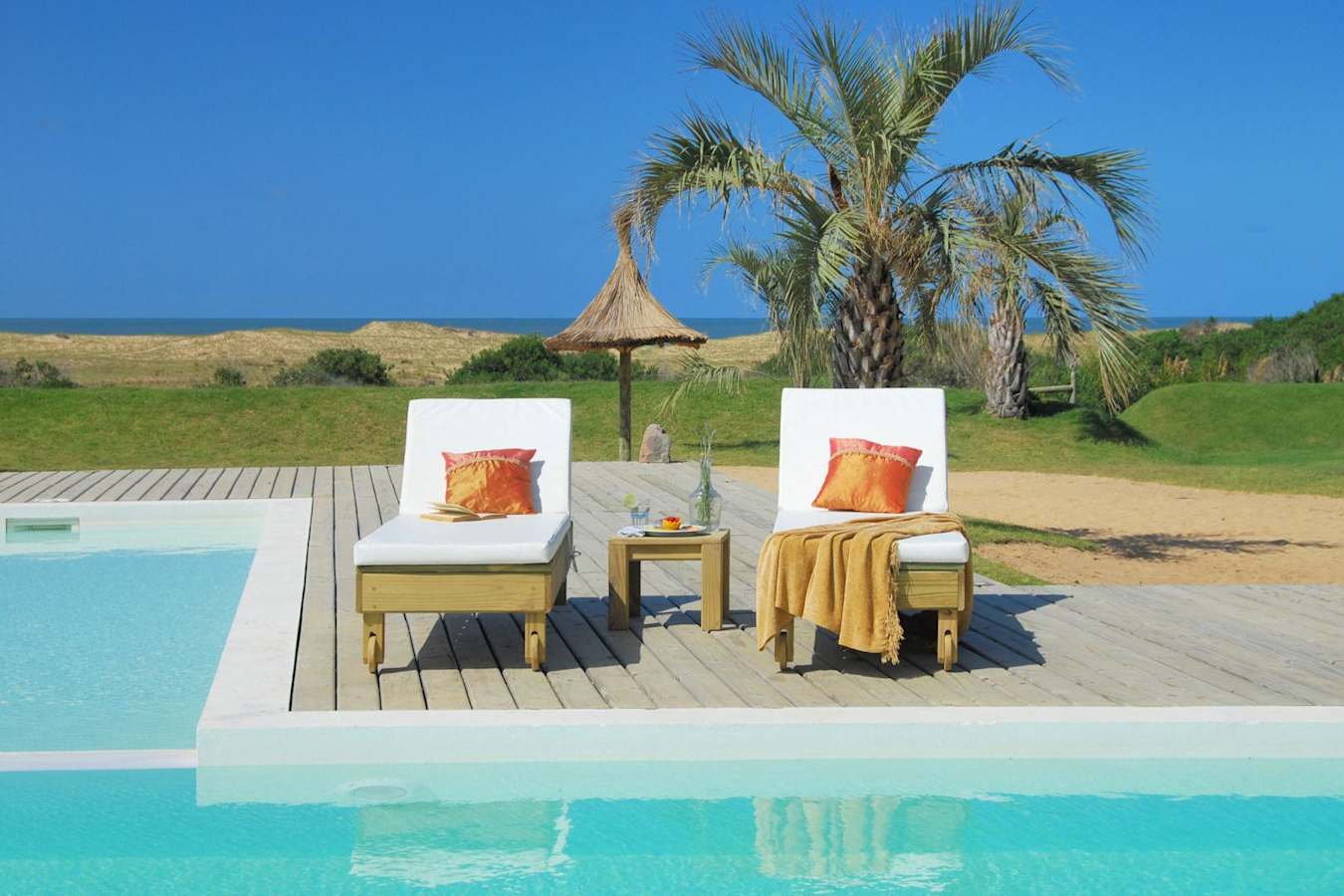 Pool and beach view - Casa Suaya