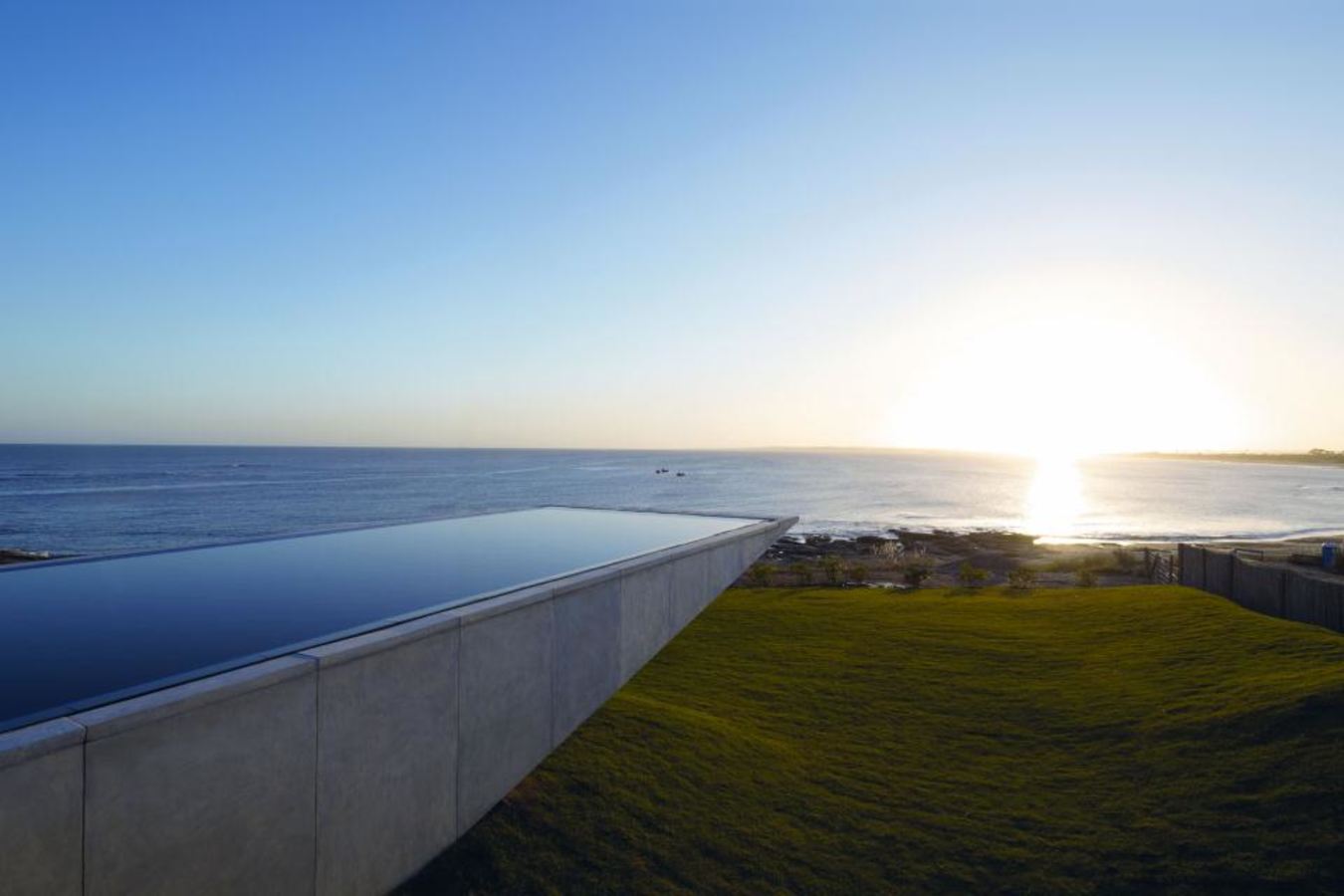 Cantilevered pool - Playa Vik
