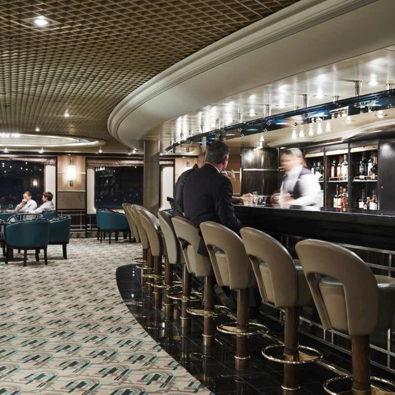 Drinks at the bar - Silver Cloud 
