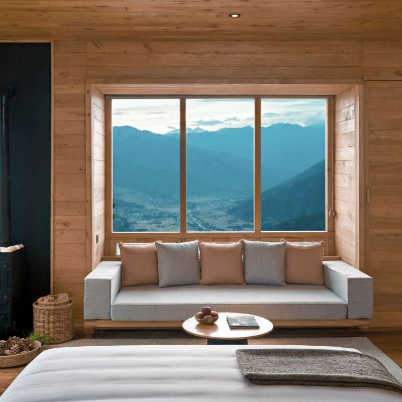 Lodge Suite Bedroom - Six Senses Paro 