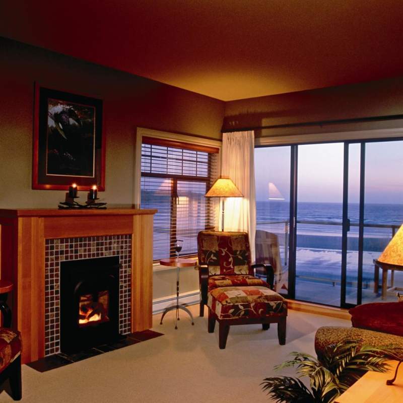Long Beach Lodge Penthouse Suite lounge