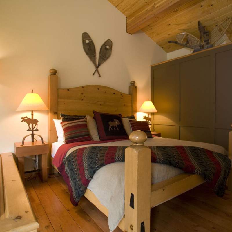 Deluxe King Cabin at Moraine Lake Lodge