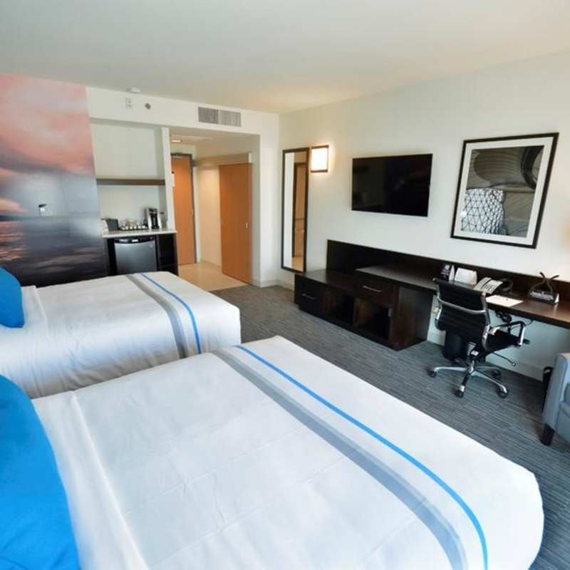 Guestroom - The Grand Winnipeg Airport Hotel