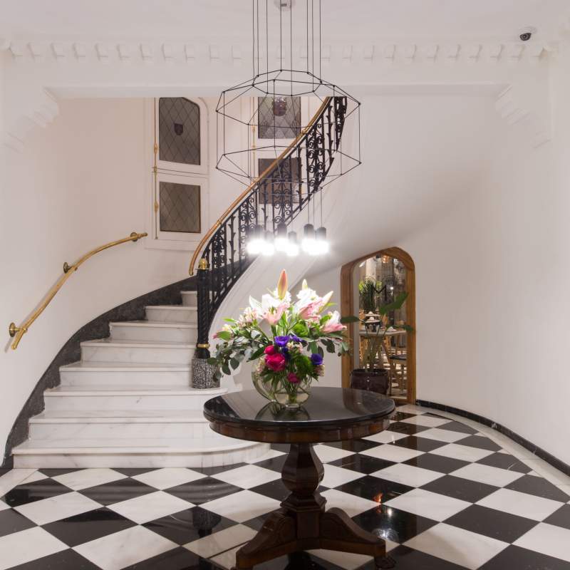 Original feature staircase - Hotel Magnolia 