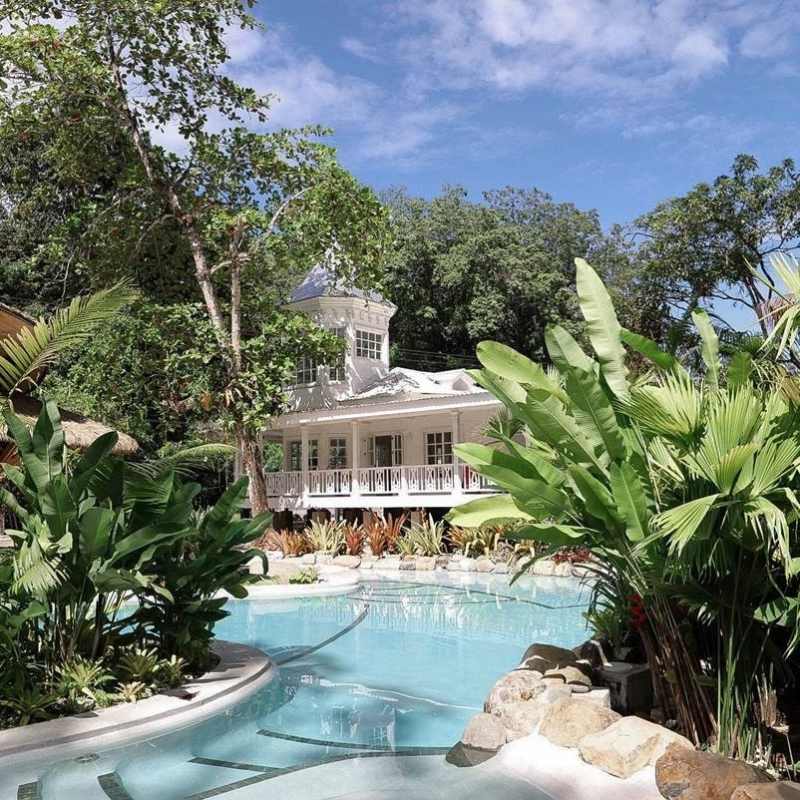 Relax by the pool - Aguas Claras 