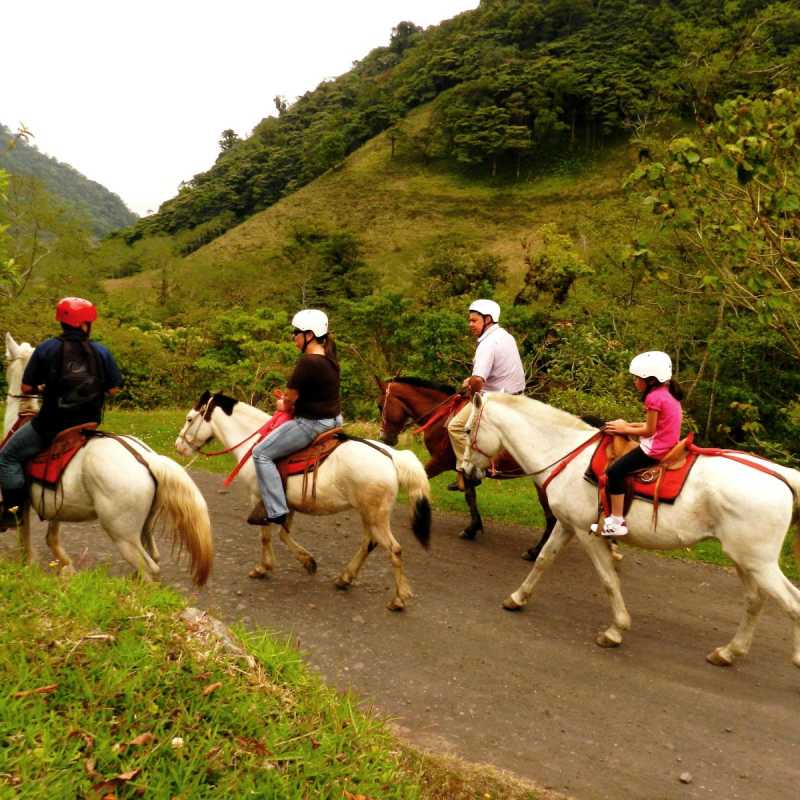 Horseback riding - El Silencio Lodge