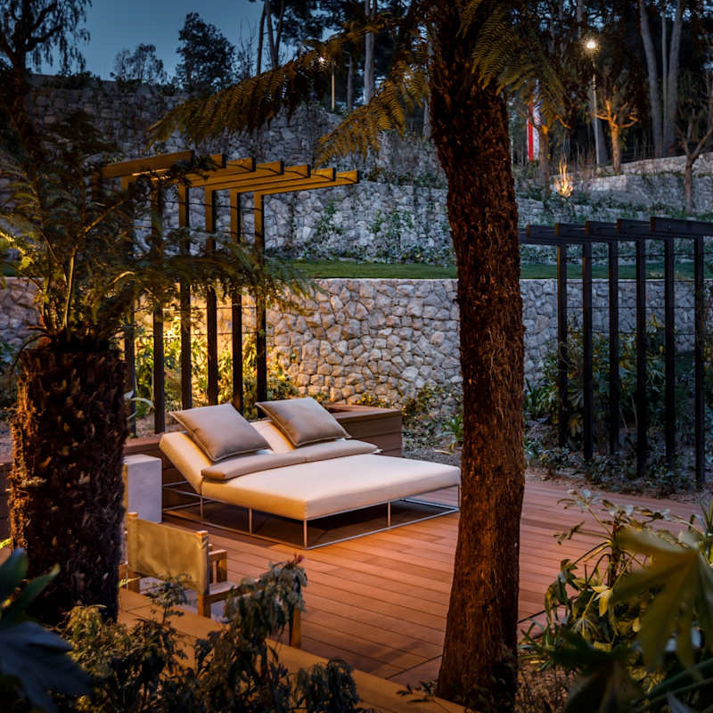 Outside lounge 