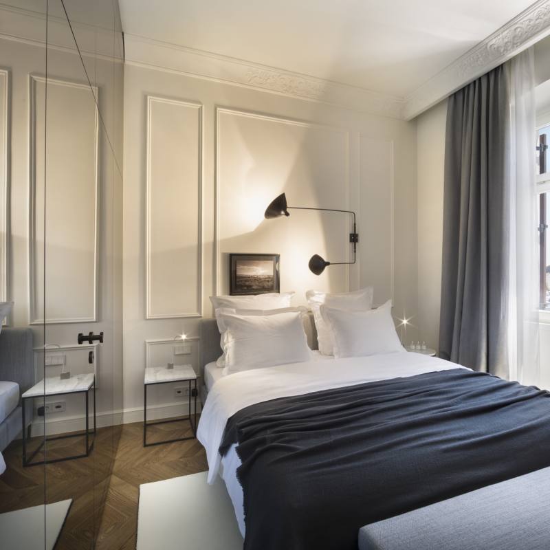 Piazza Room 