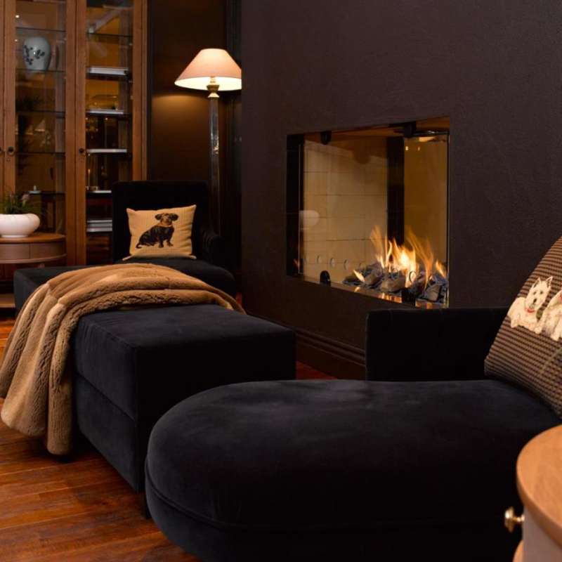 Fireplace in the bar 