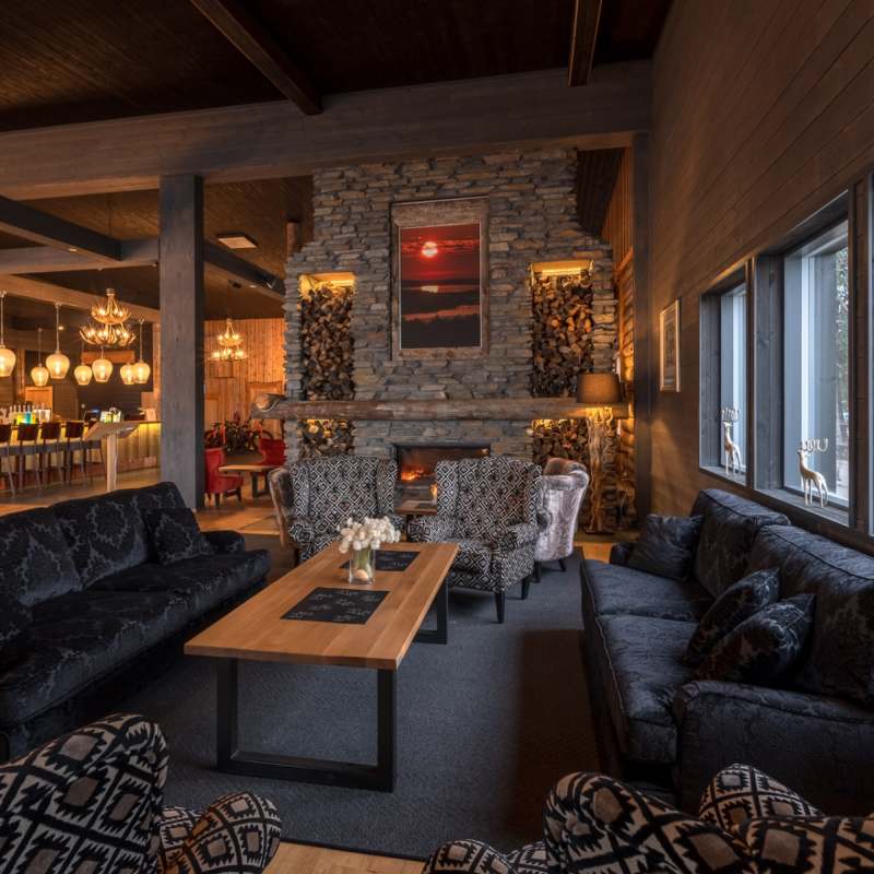 Lobby and bar area 