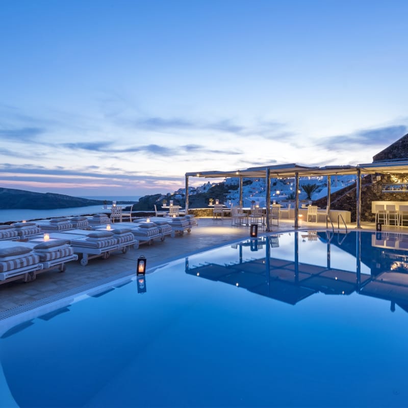 Pool and restaurant - Canaves Oia Suites
