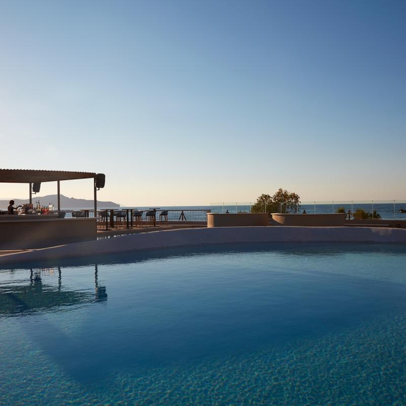 Raw Bar - Domes Noruz