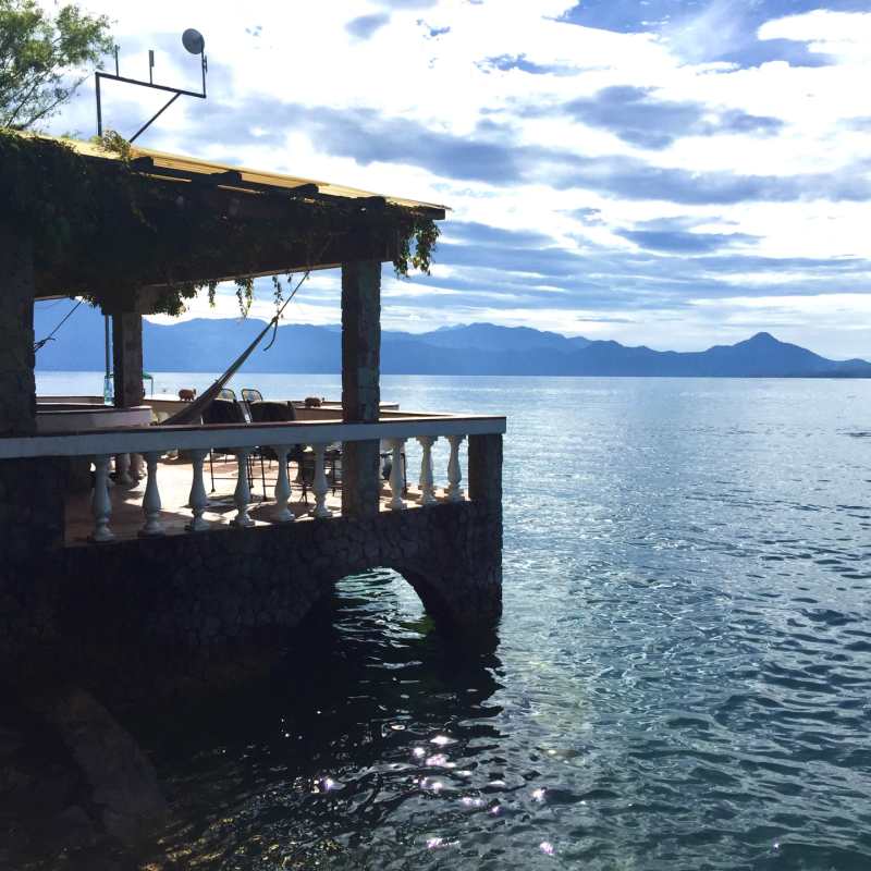 Relax by the lakeside - La Casa del Mundo 
