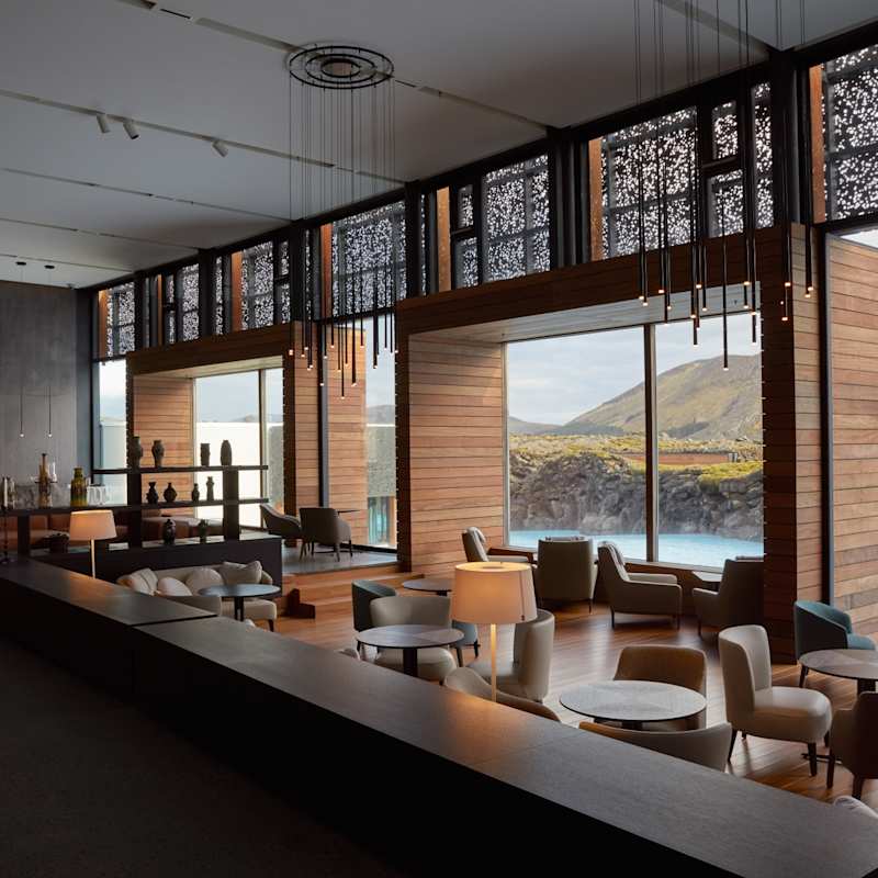 Lobby lounge 