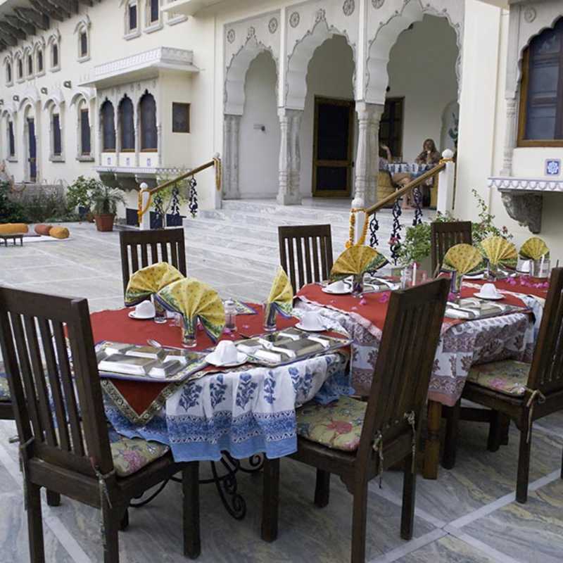 Outdoor Dining - Dera Mandawa