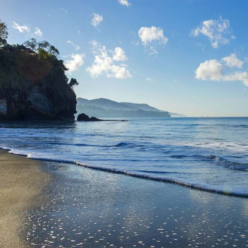Black Sand Beach, Amankila 