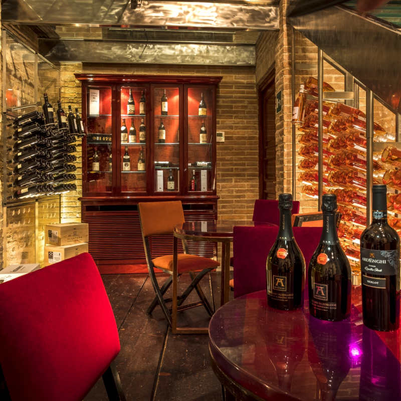Wine cellar - Grand Hotel Continental Siena